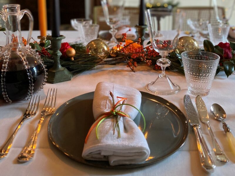 Christmas bubble table setting - Belgian Pearls